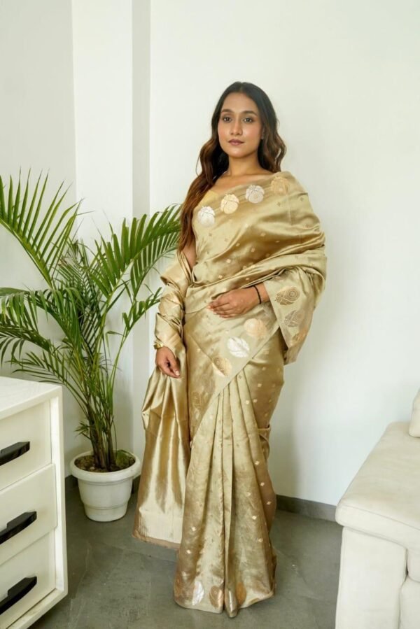Banarsi kattan soft silk saree. - Image 11