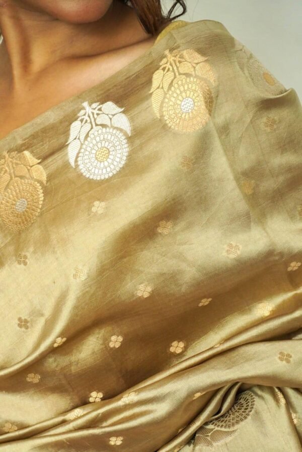 Banarsi kattan soft silk saree. - Image 9